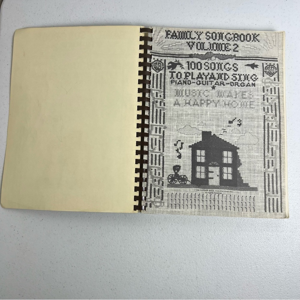 Family Songbook Vol 2 VTG 100 Songs To Play and Sing Piano Guitar Organ Music - Picture 4 of 11